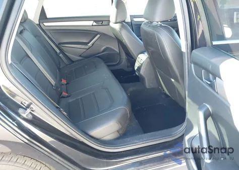 2021 Volkswagen Passat 2.0T Se z USA, uszkodzony, nr VIN 1VWSA7A32MC007413